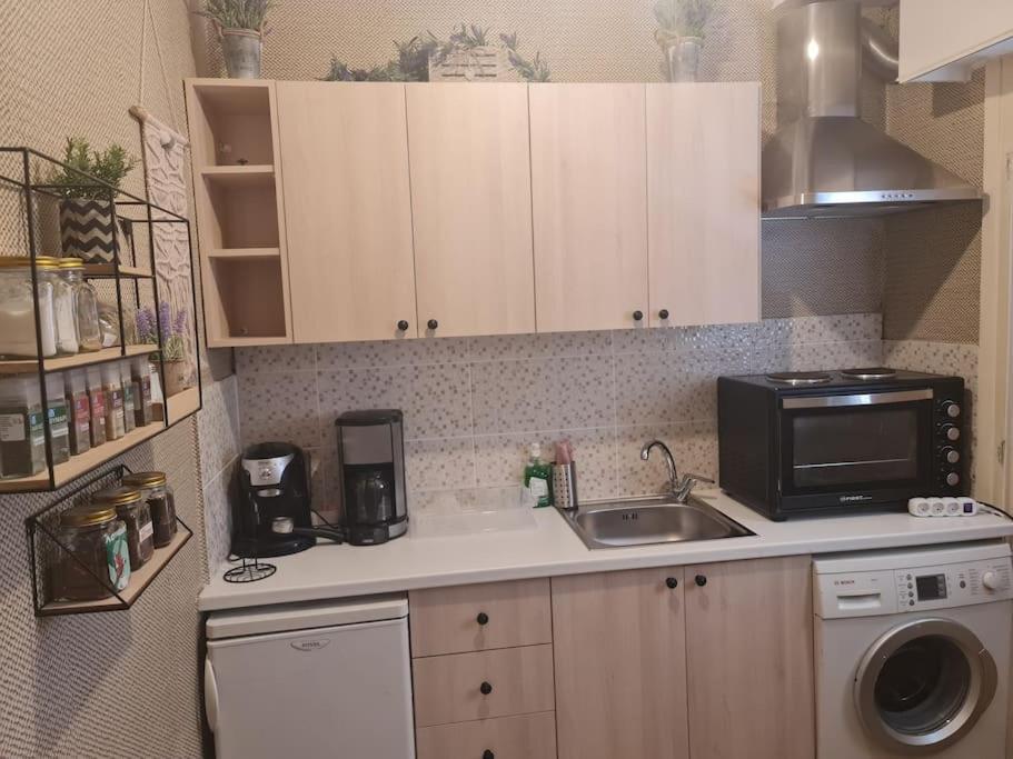 6 Καλινοβου Center Of Athens Πεδιον Αρεωσ Apartamento Exterior foto